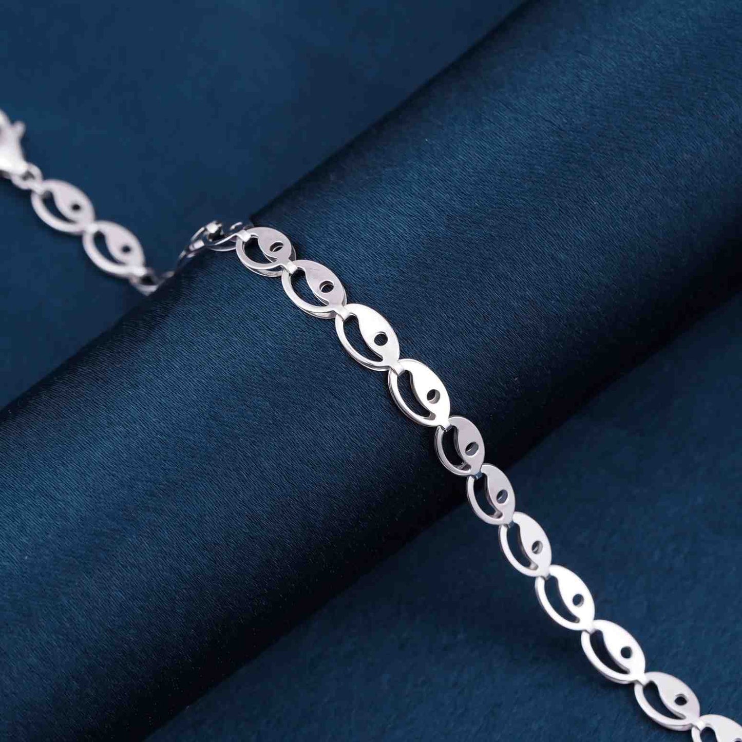 Silver Eye Oval Linking Bracelet