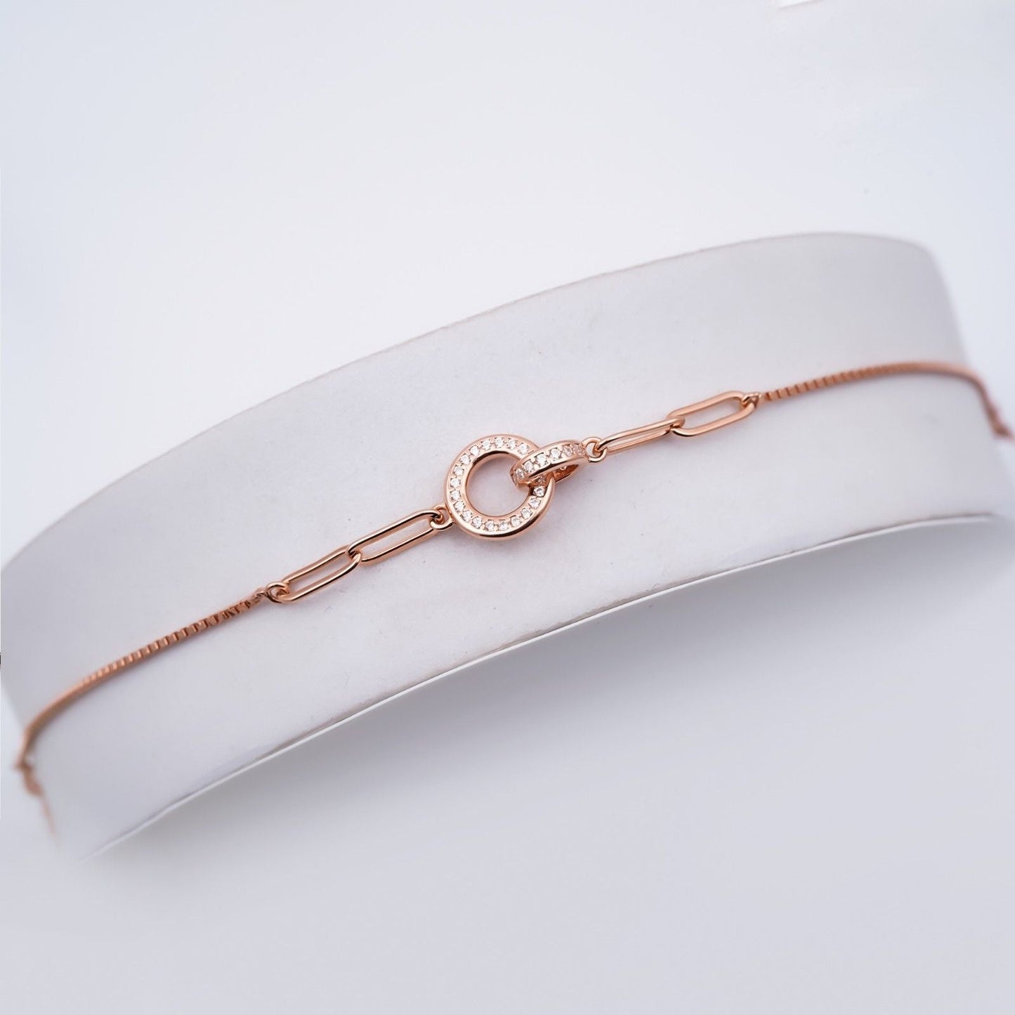 Rose Gold Bold Interlock Circle Bracelet