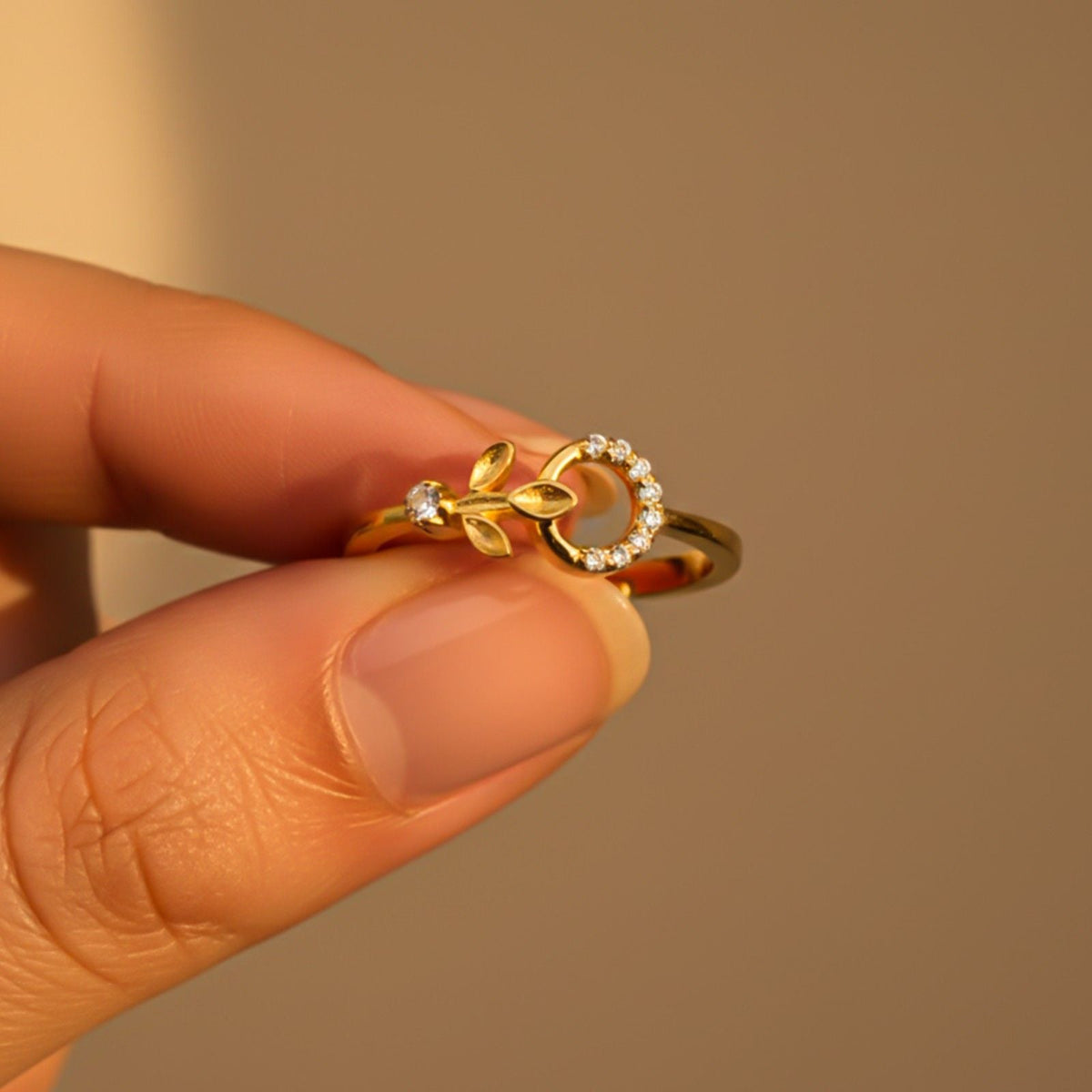 Silver Leaf Open Circle Ring Gold Vermeil (2.5 Micron) - product view