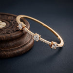 2.60 Ct Round Cut Lab Grown Diamond Triple Solitaire Sculpted Bangle Bracelet Gold