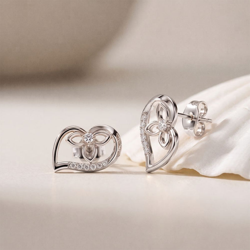 0.10 Ct Round Cut Lab Grown Diamond Heart-Shaped Stud Earrings White