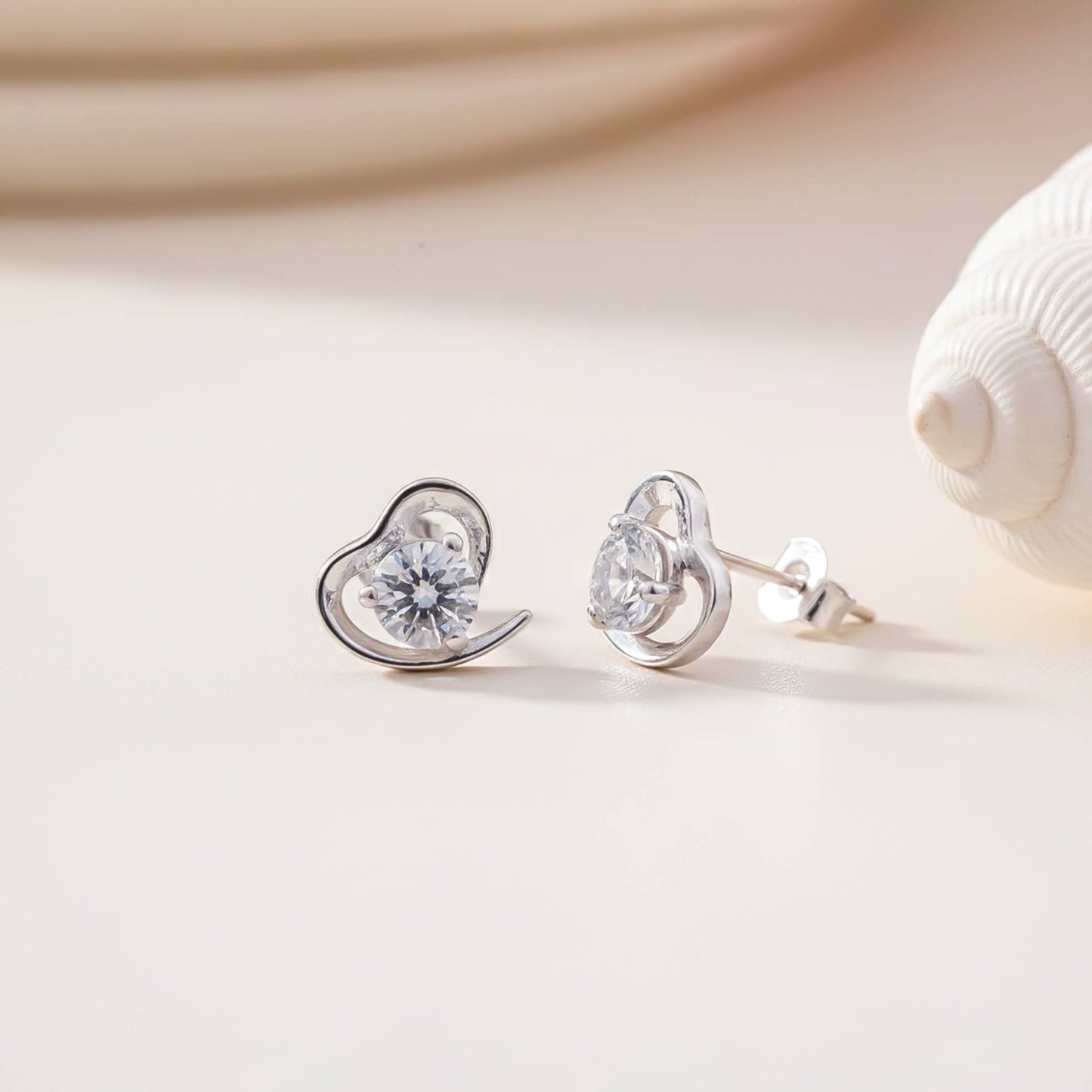925 Sterling Silver Zircon Small Heart Studs
