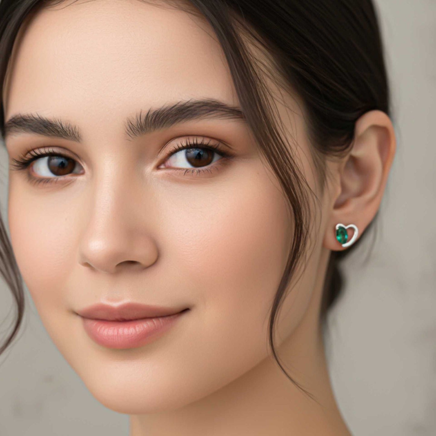 925 Sterling Silver Green Emerald Heart Love Stud