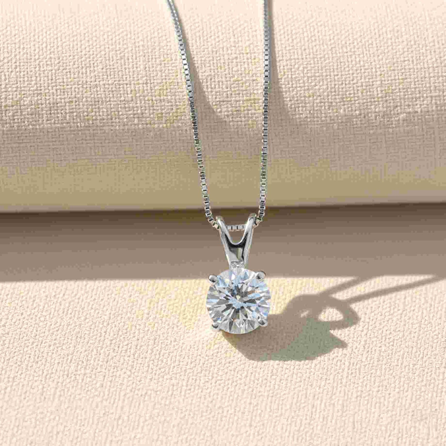 Silver Round Classic Pendant With Chain