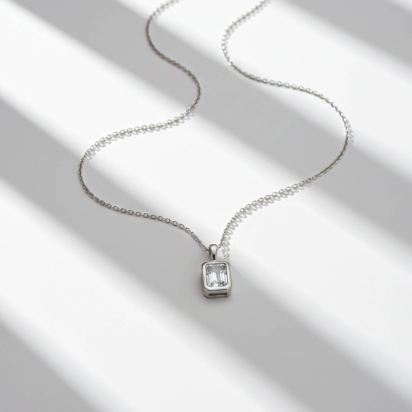 Silver Luxurious Emerald Solitaire Pendant