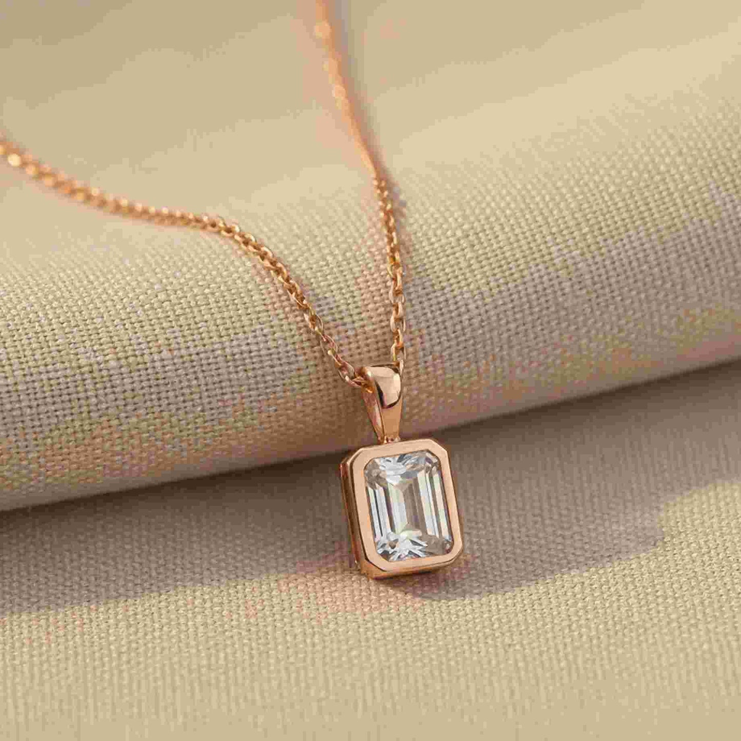 Silver Luxurious Emerald Solitaire Pendant