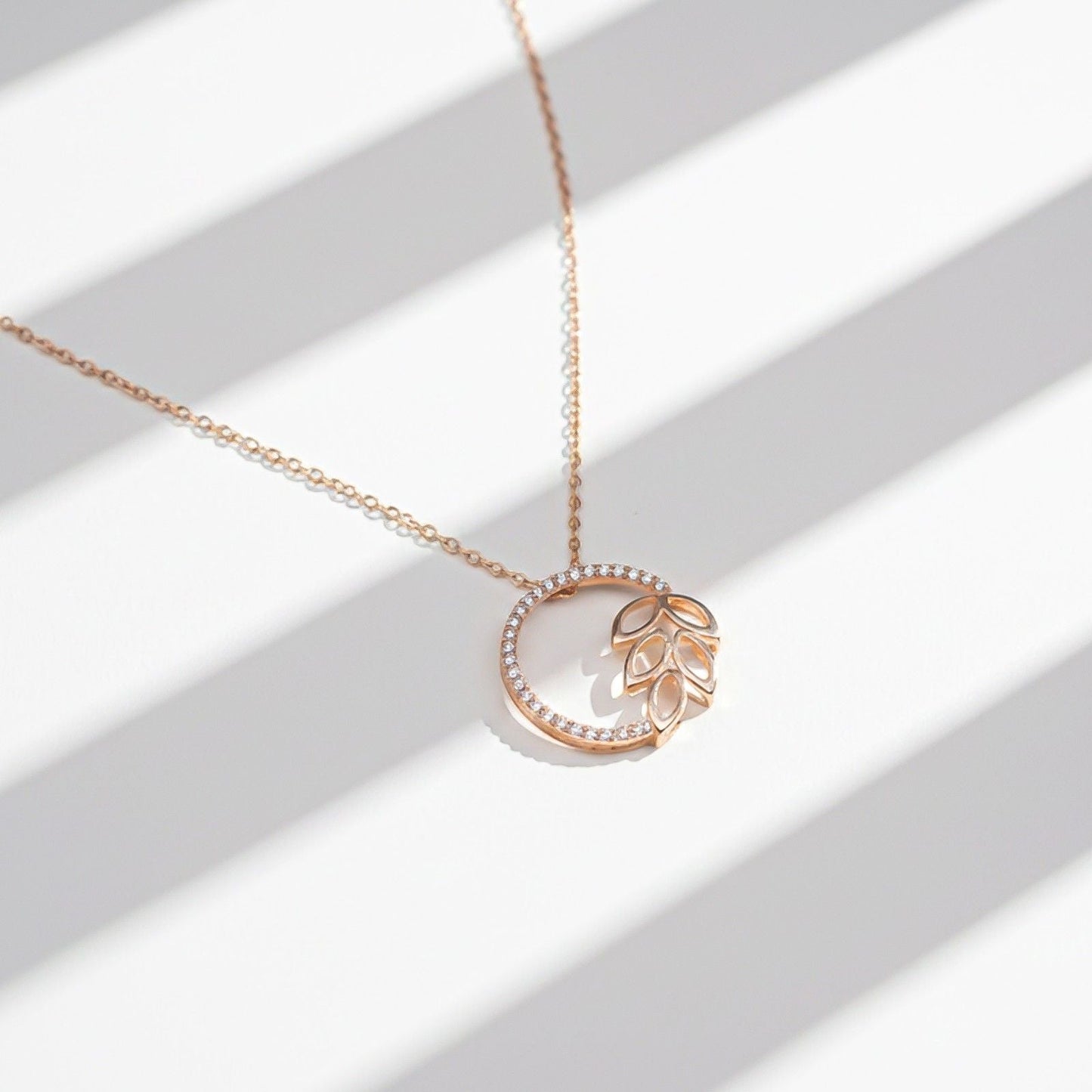 Silver Leaf Circle Halo Pendant & Earrings Set